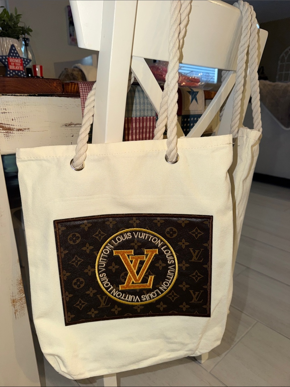 Tote bag with rope handle